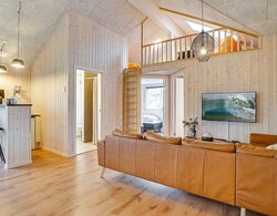 Spacious Holiday Home in Grenå near Sea İç Mekan