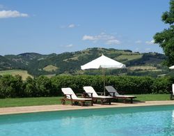 Spacious Holiday Home in Montone With Swimming Pool İç Mekan