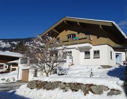 Spacious Holiday Home in Salzburg With Mountain View Dış Mekan