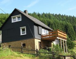 Spacious Holiday Home in Sauerland With Terrace Dış Mekan