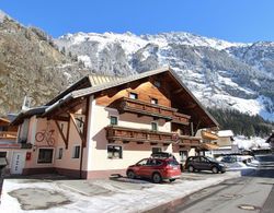 Spacious Holiday Home in Tyrol near Ski Area Dış Mekan
