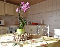 Spacious Apartment in Brusow With Garden Mutfak