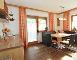 Spacious Apartment in Stumm Tyrol With Balcony Yerinde Yemek