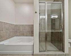 Spacious Private and Elegant Downtown Location Banyo Tipleri