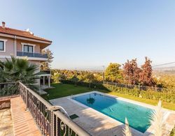 Spacious Villa With Private Pool and Garden in Kartepe Near Sapanca Oda