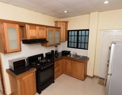 Stacys Place St James Studio Apartment Mutfak