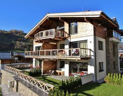 Stately Apartment on a Hotel in Kaprun With Sauna & Hot Tub Dış Mekan