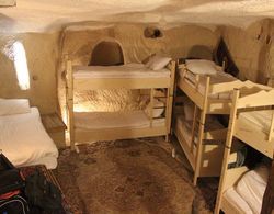 Stay In Peace Cave Hostel Oda