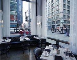 Staypineapple, An Iconic Hotel, The Loop Chicago Yeme / İçme