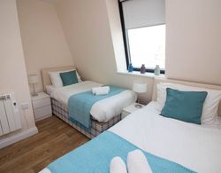 Stayzo Castle Penthouse 18- A Clean Fresh Modern Apartment With Free Wi-fi Oda