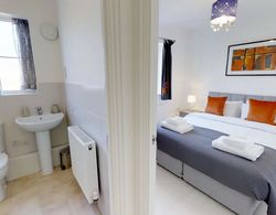 Stayzo - Cole Green Lane - Ideal for Your Next Staycation or Workcation Whole House With Wi-fi Oda