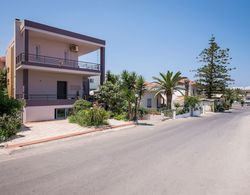 Steps to the Beach Spacious Home-Parking Dış Mekan