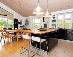 Striking Holiday Home in Tarm Denmark With Terrace İç Mekan