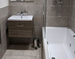Stunning 2 Bed - City Centre Apartment Parking Banyo Tipleri