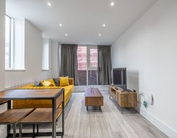 Stunning 2-bed Apartment in Camberley Oda Düzeni
