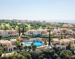 Stunning 3 bedroom villa 'BZ01' with private pool, stunning views, communal pool and resort facilities, Zephyros Village on Aphrodite Hills Re Dış Mekan
