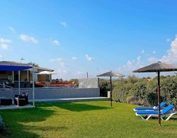 Stunning 3 bedroom villa 'JZ02' with private pool, beautiful interiors, communal pool and resort facilities, Zephyros Village, Aphrodite Hills Dış Mekan