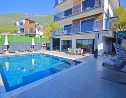 Stunning 4-bed Villa: Private Pool, Sauna & Hammam Genel