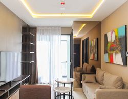 Stunning And Comfy 2Br + Study Room At Sudirman Suites Apartment Oda Düzeni