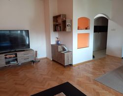 Stunning Color 1-bed Apartment in Skopje İç Mekan