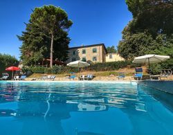 Stunning Farmhouse with Swimming Pool & Hot Tub in Umbria Öne Çıkan Resim