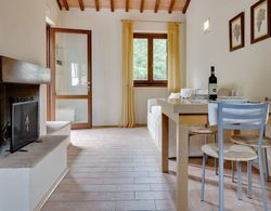 Stunning Holiday Home in Foligno With Sauna Yerinde Yemek