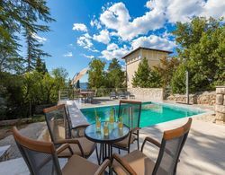 Stunning Holiday Home in Selce With Private Pool Oda Düzeni