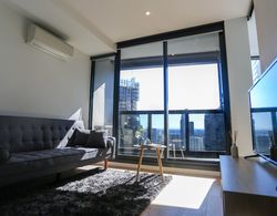 Stunning Newly Furnished 2 Bedrooms Apartment Oda Düzeni