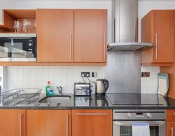 Stylish 1 Bedroom Apartment in Holborn in a Great Location Mutfak
