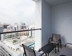 Stylish 1BR Apartment in Al Barsha Dubai Oda Manzaraları