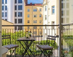 Stylish 1br with balcony & private sauna Oda Manzaraları