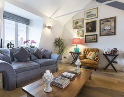Stylish 2 bed Battersea Home Located Just Across From the Famous Battersea Park Oda Düzeni