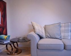 Stylish 2 Bed Apartment in West Hampstead Oda Düzeni