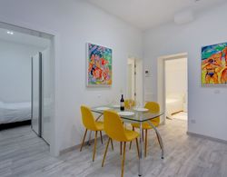 Stylish 3BR Apartment, Fantastic Location in Sliema Oda Düzeni