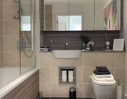 Stylish and Chic 1 Bedroom Apartment in Canning Town Banyo Tipleri