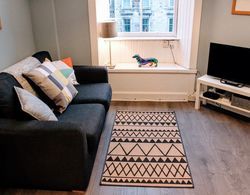 Stylish Apartment in Edinburgh's New Town Oda Düzeni