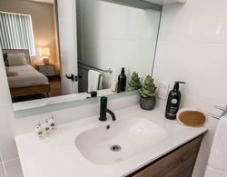 Stylish Apartment in Leafy South Perth Banyo Tipleri