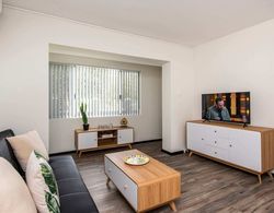 Stylish Apartment in Leafy South Perth Oda Düzeni