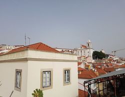 Stylish Lisbon Apartment in Alfama Oda Manzaraları
