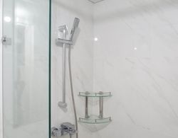 Stylish Studio Apartment Connected to Ciputra World Mall at The Vertu Banyo Tipleri