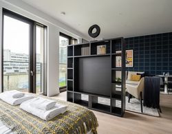 Stylish Studio Apartment With River Views in Londons Bustling Docklands İç Mekan