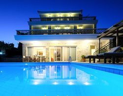 Sublime Luxurious homm Villa in Paiania Dış Mekan