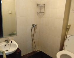 Apartment Sudirman Park 2 Bedrooms & 2 Bathrooms Jakarta Banyo Tipleri
