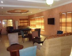 Sugarland Hotel & Suites Genel