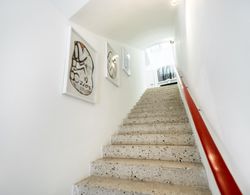 Suiten Apartment Art Collection With Kind Bed Air Conditioning and two Separate Bedrooms Oda
