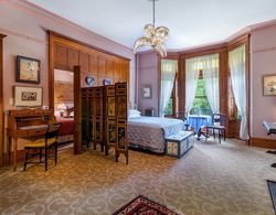 Suites in a Manhattan Mansion Öne Çıkan Resim