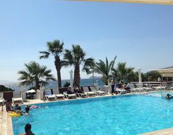 Sun And Sea Beach Hotel Havuz