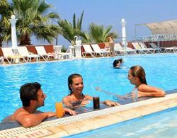 Sun And Sea Beach Hotel Havuz