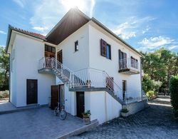 Sun Filled Apartment in Pakostane Dalmatia With Garden Dış Mekan