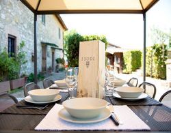 Sun-kissed Holiday Home in Gaiole in Chianti With Garden İç Mekan